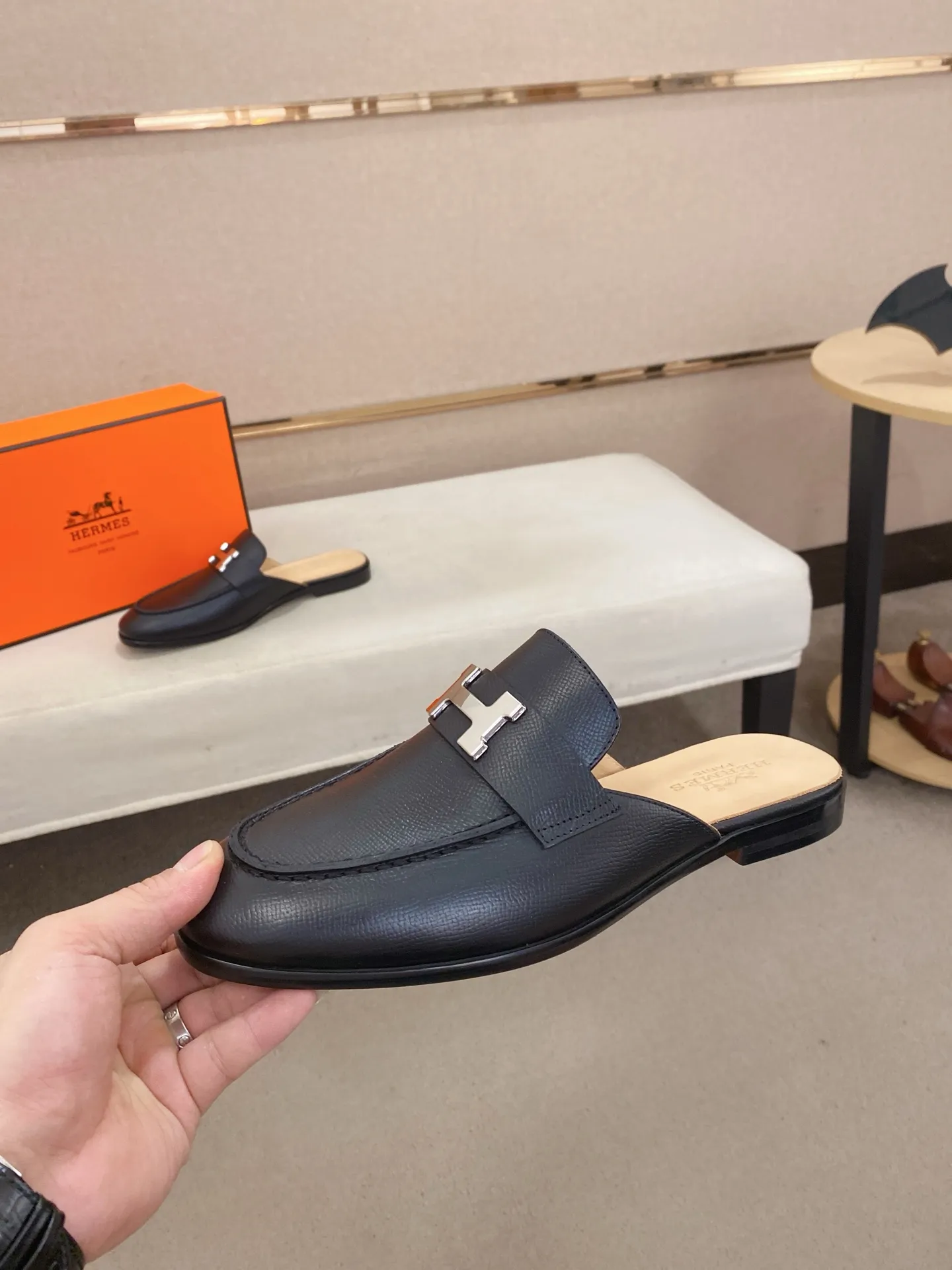 Men's clothing and shoes💰: 500💰《HERMES》【Classic original single version】Hermès half-drag; top 🔝purchasing agent🔍🔍 latest 🇺🇸 counter sale simultaneously, original ▲▲cowhide imported from Italy ▲▲Exquisite workmanship (Italian 🇮🇹Imported water-dyed 🐂cowhide lining) sole: original sole provided by the original factory, ⚠️exclusive double-layer activity·TPR·rubber·combined molded outsole; Yardage: 38-44. Can be customized45